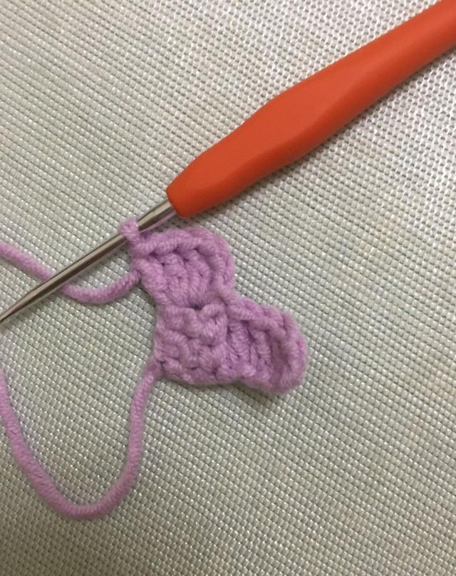 钩针对角线编织方法——草莓图案坐垫