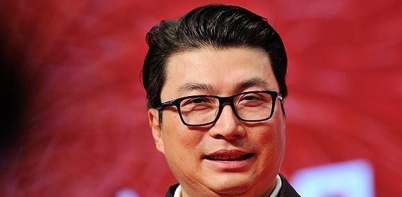 他身家1800亿, 坐拥45架飞机, 出行只用一辆300万的豪车!