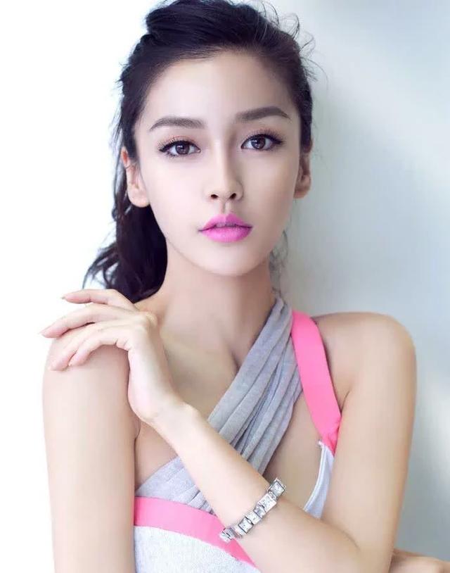 娱乐圈女星咖位惹争议,杨颖郑爽一线女星,热巴仅居