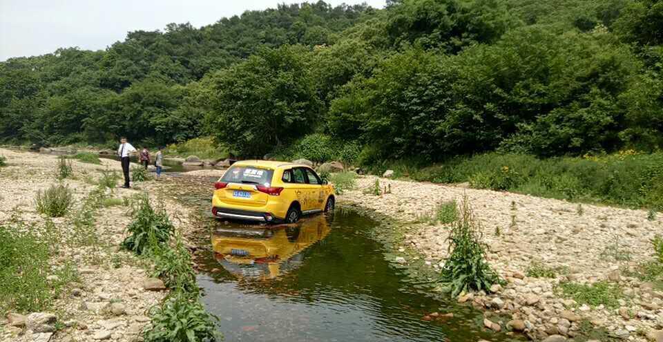 欧蓝德卖的好 没了方向感 去越野涉水直接趴窝