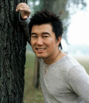 一首歌走红因吸毒入狱,抛糟糠妻迎娶富家女,2