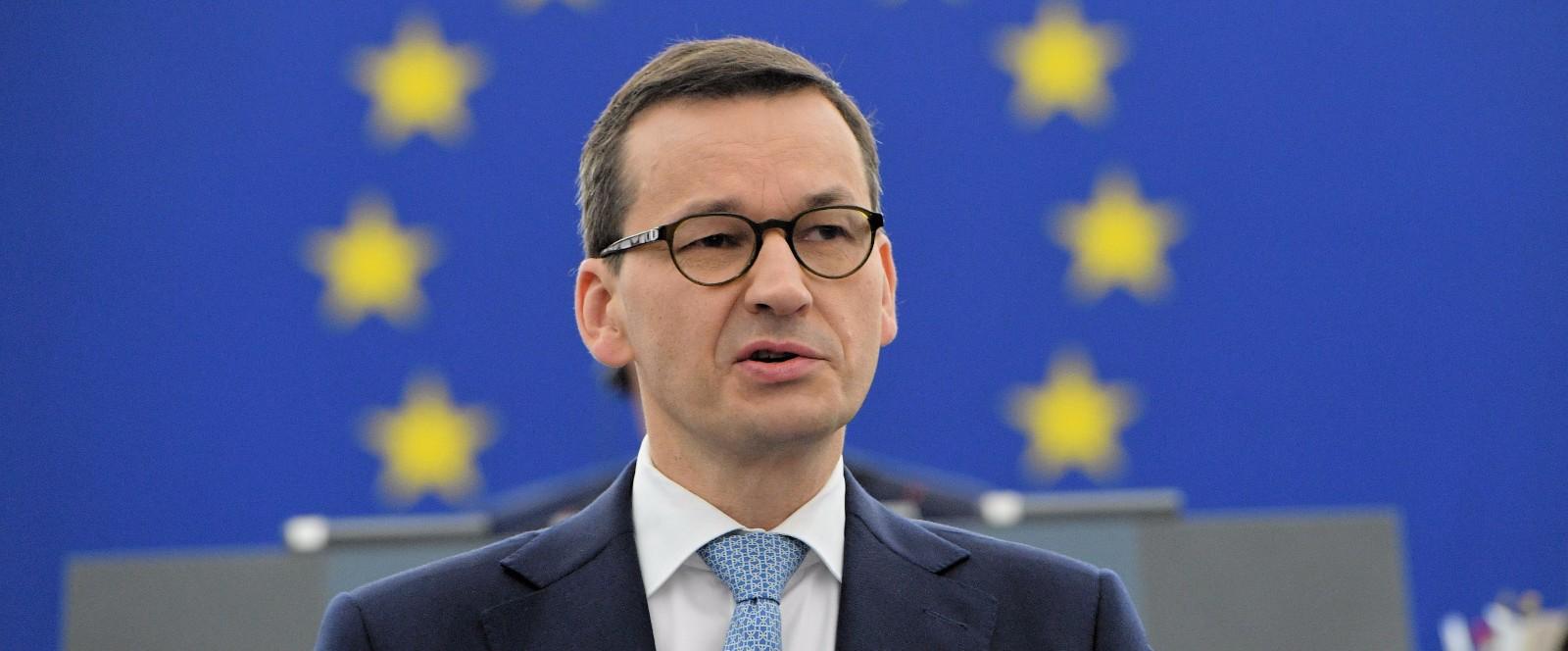 波兰司法改革强制高院法官们退休,打着幌子的