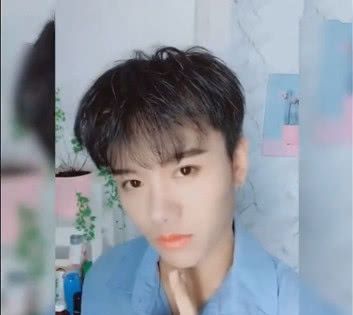 没想到抖音上面的男生化妆也会堪比整容,女生