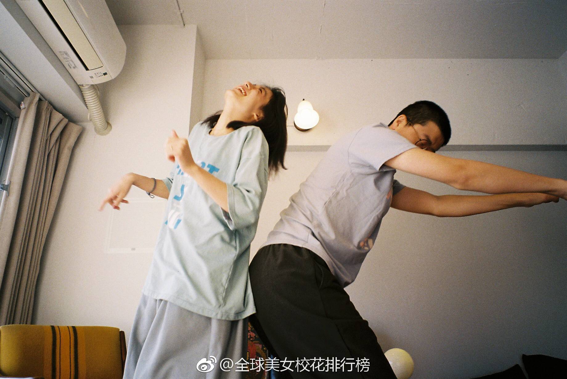 李诞女朋友 黑尾酱,长相神似金智媛。才子佳人,祝福他们!