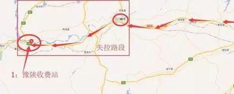 生死时速！奔驰C200定速巡航失控，时速120狂奔闯收费站...