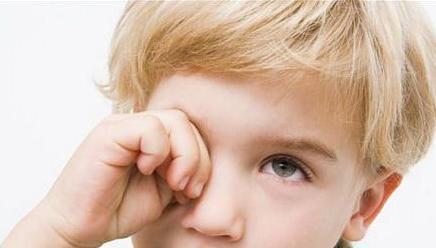 秋季到了宝宝频繁眨眼,宝妈千万别掉以轻心!