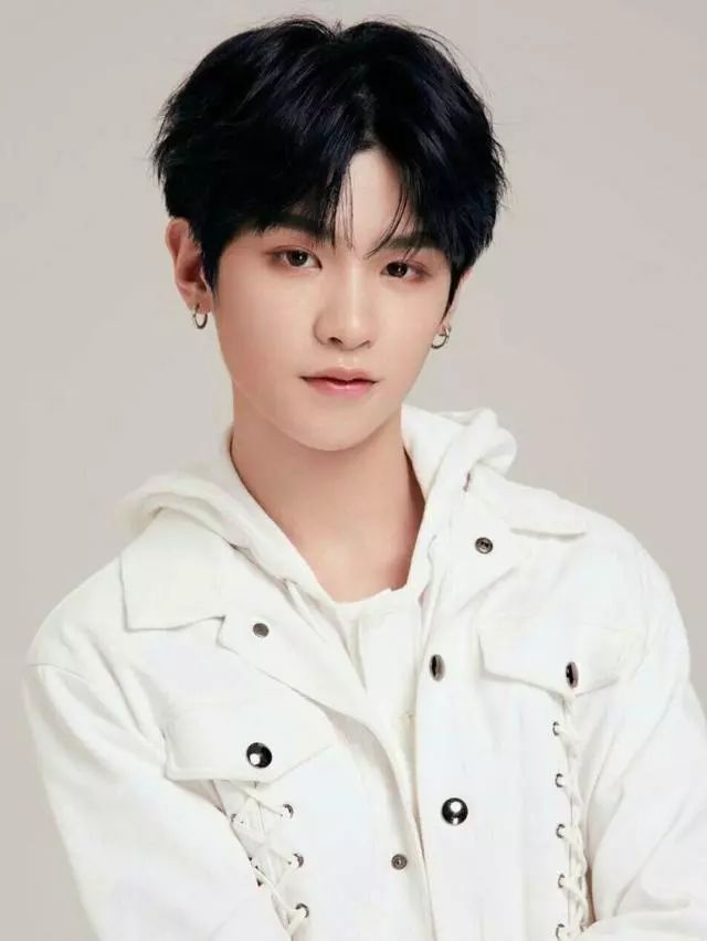 NE PERCENT黑头发,蔡徐坤更加帅气,黄明昊显