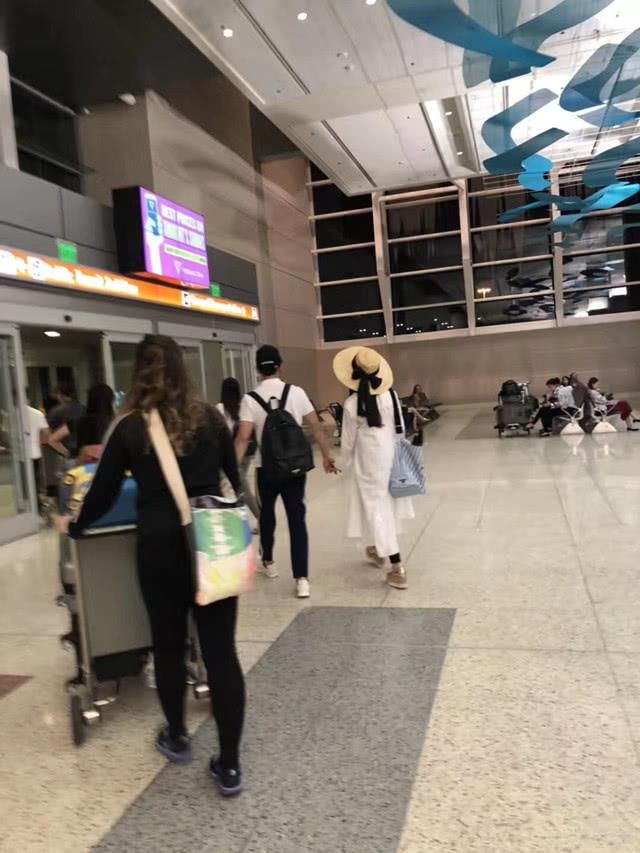 范冰的冰天价合同曝光,黄毅清连发三条微博力