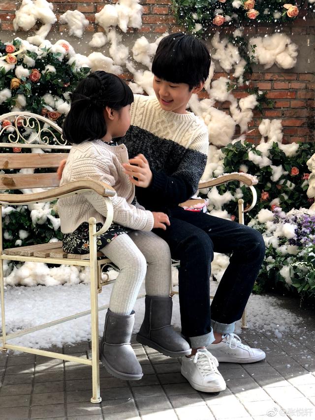 ������������ٿ��ɣ����׵�С˧��һö������ֱ���ϰ�������