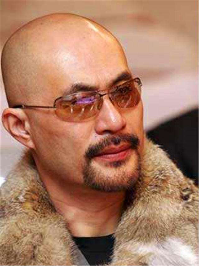 娱乐圈5位当红的"光头"男明星,徐峥上榜,最后一位见到