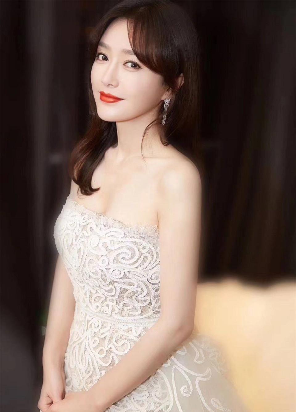 天猫双十一盛典人美歌甜容音小天使秦岚,你肯