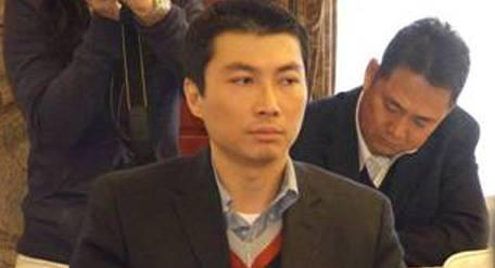 身价近1900亿, 飞机有十几架, 代步车却是300万的路虎揽胜