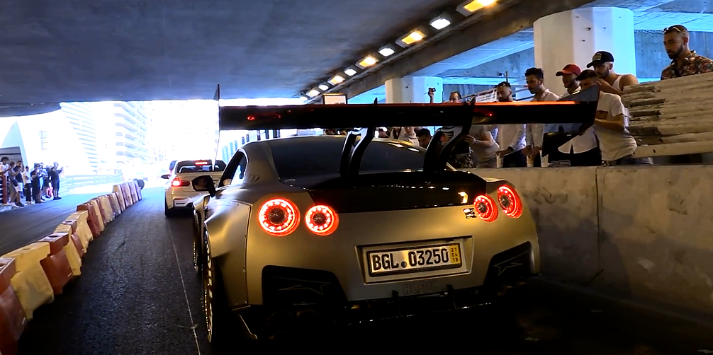 爆改GTR现身街头,看到思域是不怕了,但碰到交警秒怂