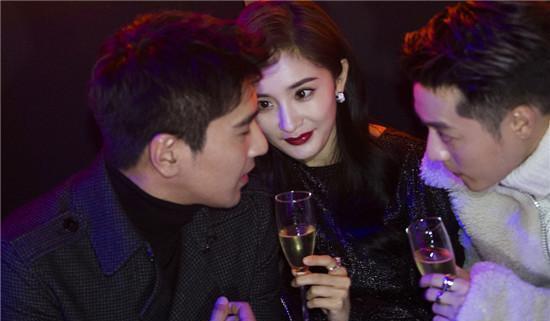 杨幂赵又廷再次cp同窗,深情对视玩自拍!网友:心疼