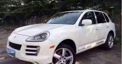 农村小伙因爱慕虚荣花20万买辆卡宴, 成小村第一个开保时捷的人