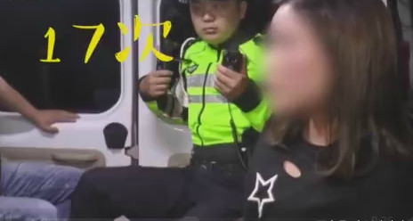 酒驾被查,吹气17次失败,网友,该配合你的演出我