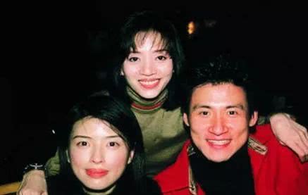 1985年在拍摄电影《痴心的我》时,罗美薇认识歌王张学友,2人初次见面