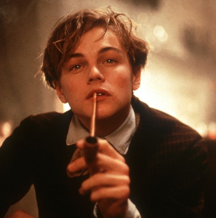 颜值巅峰 ?(图片:电影《边缘日记》《全蚀狂爱》)