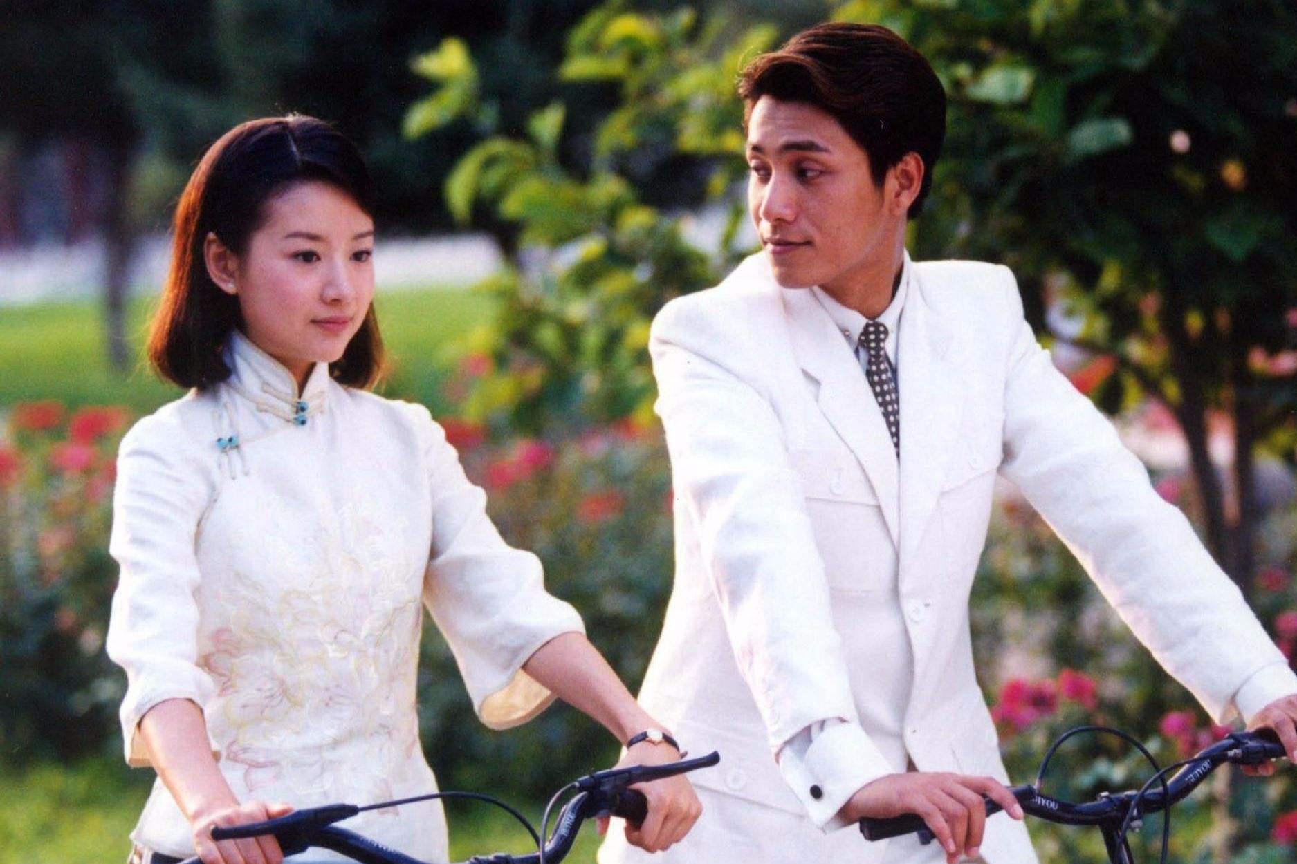 《金粉世家》导演追悼会 董洁张雪迎现身送别图片