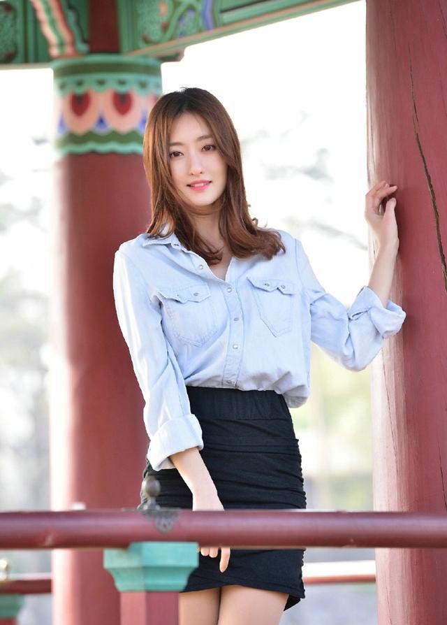 知性温婉美女气质迷人优雅写真