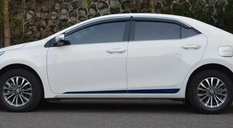 小姨推荐我买日产轩逸，我却提了这款车，实用又好开！