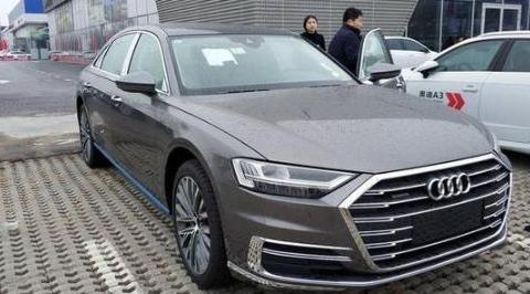 强势对标奔驰S级，奥迪旗舰全新A8L本月8日上市，预售95-132万！