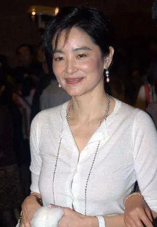 年纪越大脖子越短?林青霞如今脖子粗短仙气全