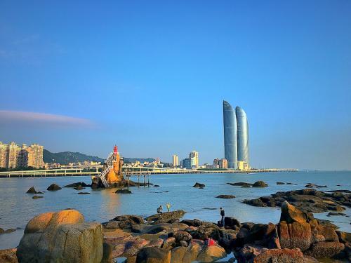 厦门双子塔,又名双峰大厦,是厦门标志性城市景