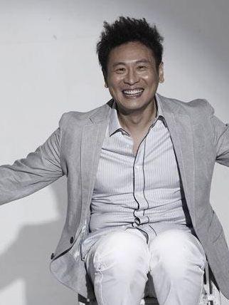 曾因打架把父亲气死,搭档胡歌火遍全国,今看破