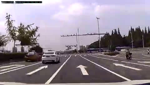 安全警示录：送外卖电动车闯红灯交通事故车祸！  ​