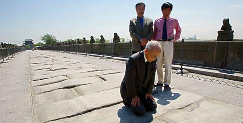 历史上的今天：日本侵华老兵本多立太郎逝世 曾三次来华下跪谢罪
