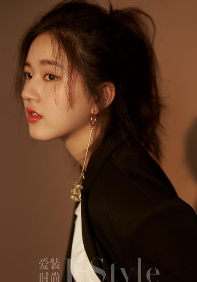 赵露思:趣萌少女的复古范,快来pick!