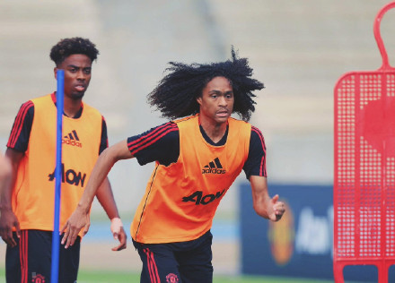 曼联华裔小将横空出世!热身赛造扳平进球 足协