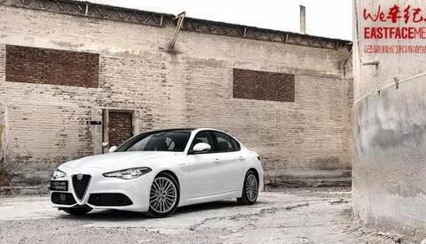 罗密欧登台，Giulia开场