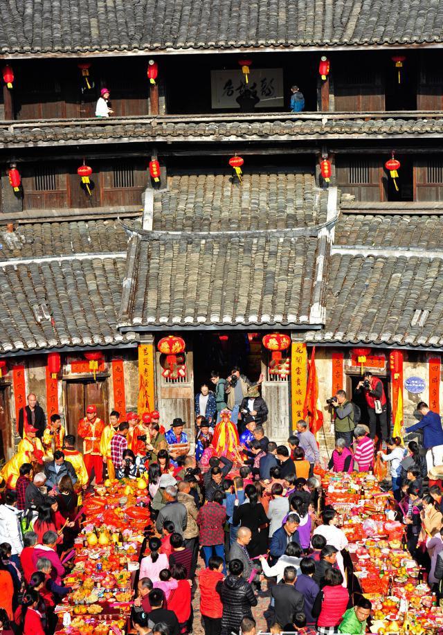 客家春节:花萼楼祈福美如《大鱼海棠》电影海报