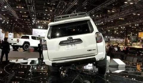 2018款丰田4Runner，售价30万元左右，这款车是一款越野车