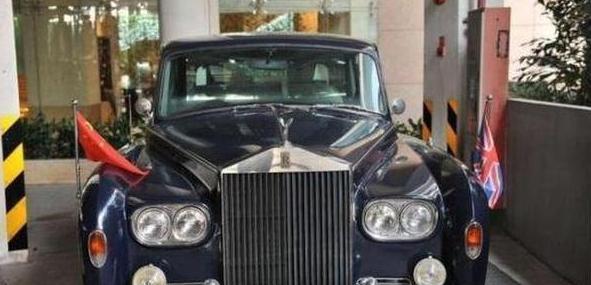 90年代拥三辆劳斯莱斯, 英国女王来华咱们找不到豪车, 得找他借