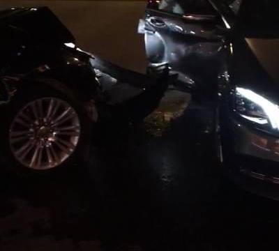 奔驰S级撞上防弹黑牌S级