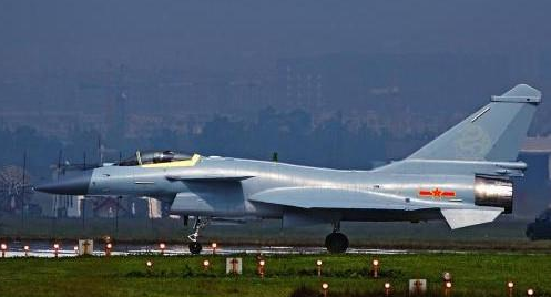 世界著名歼10C战斗机,可携带4吨以上的弹药,你