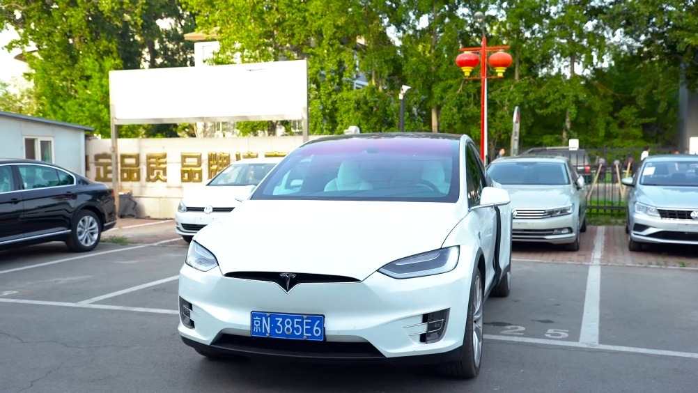 没有按键全靠触摸位置，组合功能还不少，快来学习下特斯拉MODEL X钥匙...