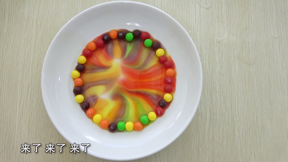 这才是彩虹糖正确的打开方式,这么多年都白吃了