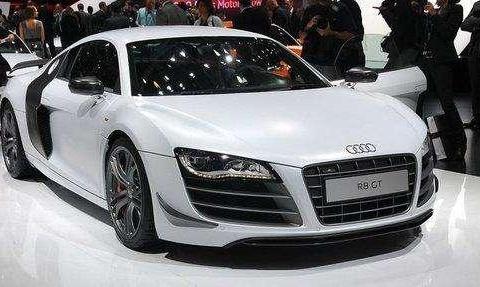 全新奥迪R8震撼来袭，5.2L+V10动力超强，奔驰宝马慌了！