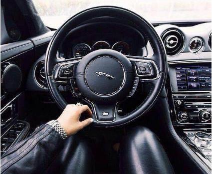 小伙朋友圈晒宝马方向盘, 网友: 重点不是方向盘, 而是手表