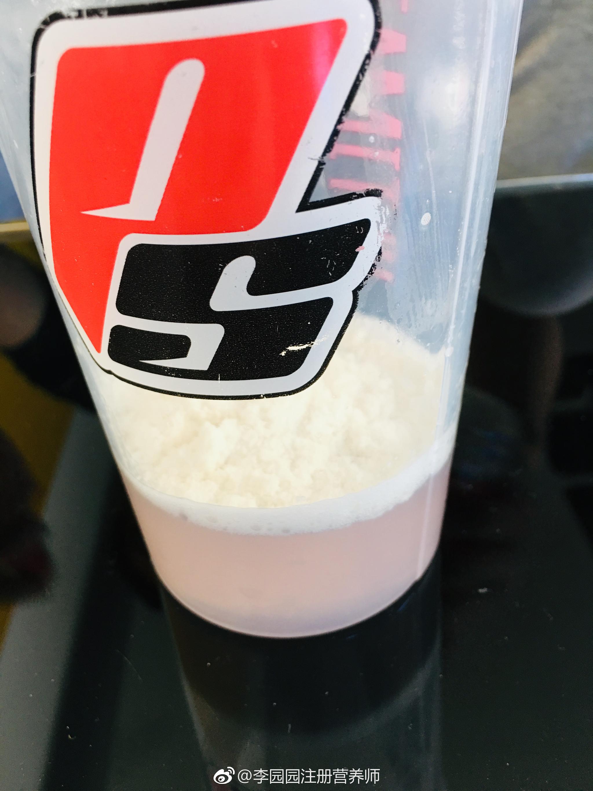 主要动作有负重臀桥,健步蹲,硬拉