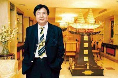 儿子结婚花8亿,成龙找他借车,这位身家数百亿