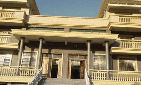 爸妈嫌弃男友是乡下人,还有个兄弟,见过他家自