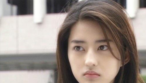 现在电视剧中的校花为何那么丑? 看看以前的校