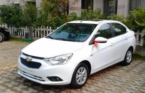 看了30遍朗逸最终选择它，配自动挡油耗5.3L，比捷达漂亮，仅6万