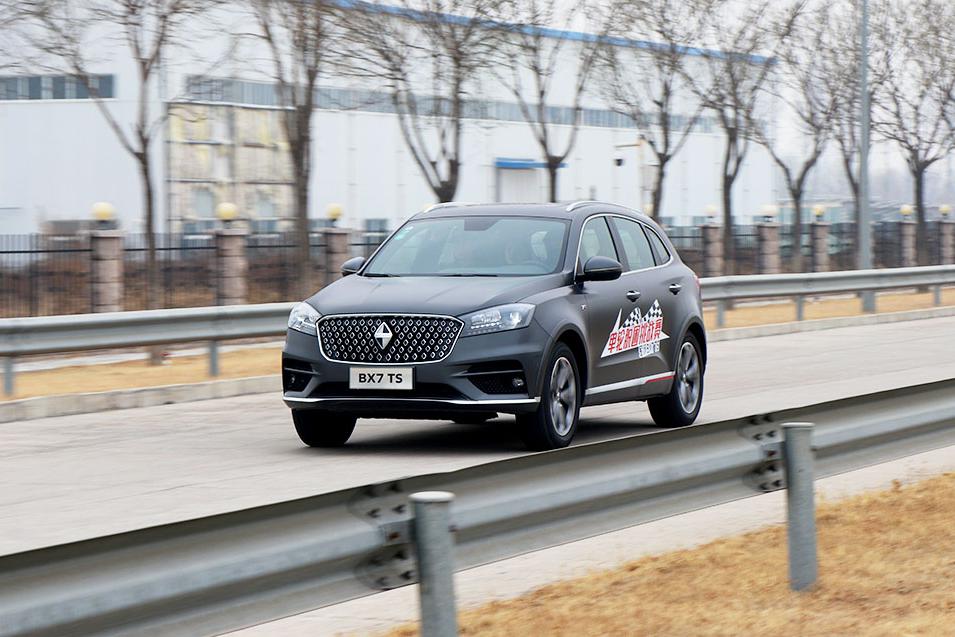 觉得宝沃BX7 TS卖27万小贵？四驱性能干掉途观L