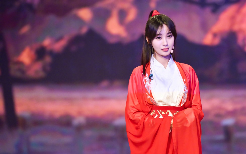 看了李菲儿的古装扮相,终于知道黄晓明为什么娶杨颖了!